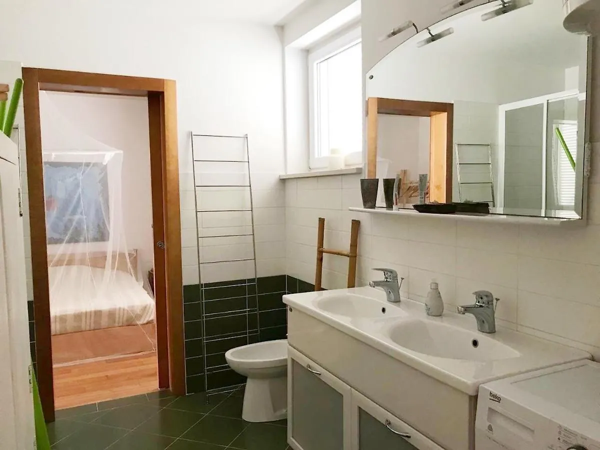 Apartment Luce Marina Petrcane 0*,