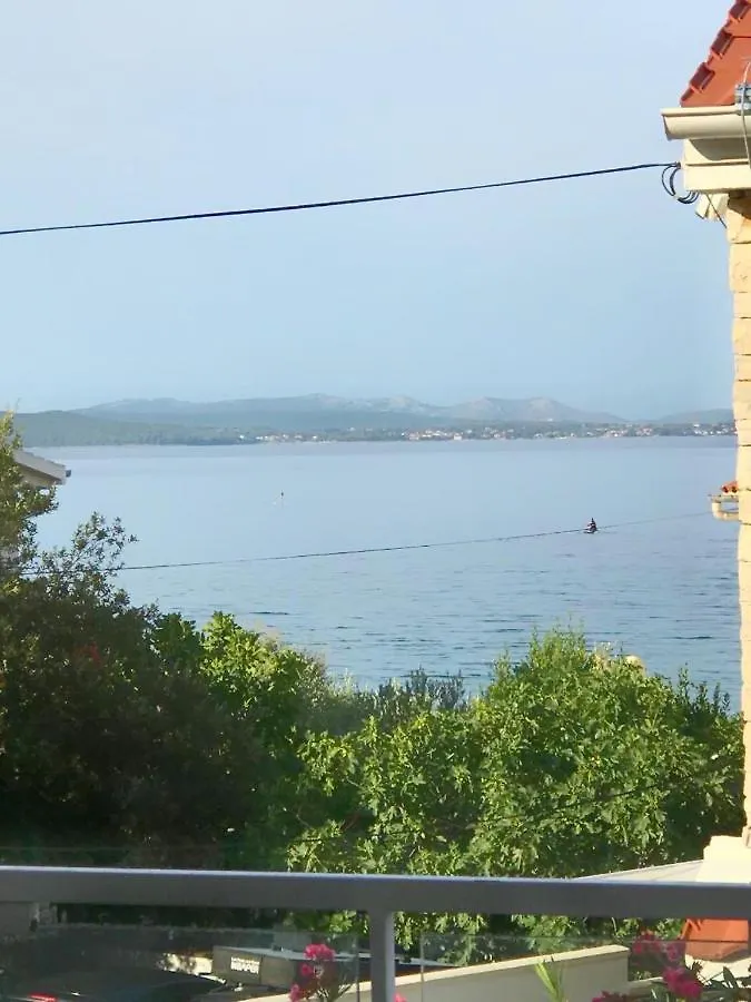 Apartment Luce Marina Petrcane