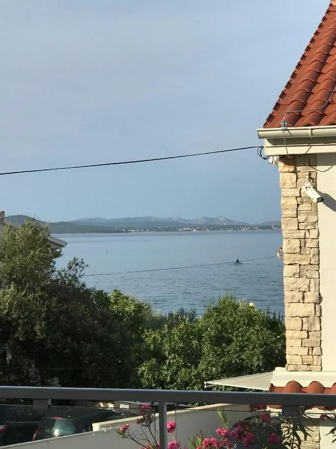 Apartment Luce Marina Petrcane